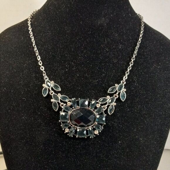 NWT 2028 Floral Necklace - Picture 1 of 6